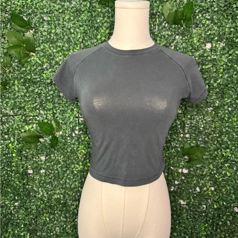 SKIMS Short Sleeve Crop Top in Soot